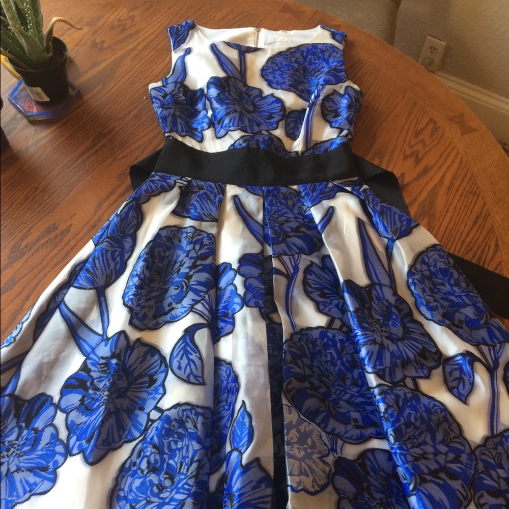 Sleeveless formal dress